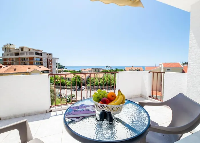 Petrovac Beach hotels