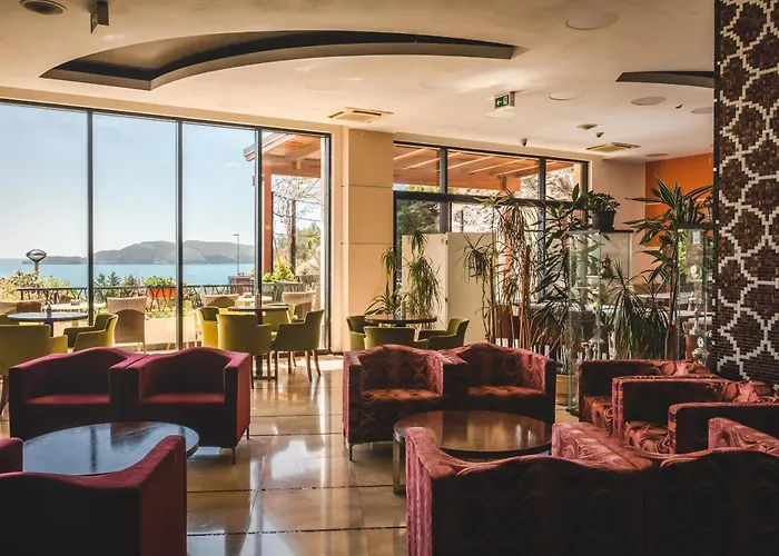 Sveti Stefan hotels near Kamenovo beach