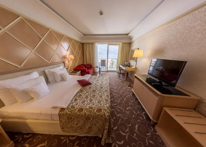 Casino Hotels in Budva near Altstadt Budva