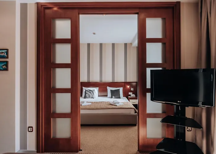 Petrovac hotels near Lucice