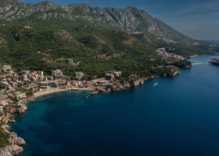 Sveti Stefan hotels near St. Thomas Church