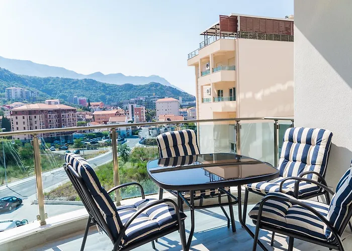 Budva hotels near Omnia Night Club